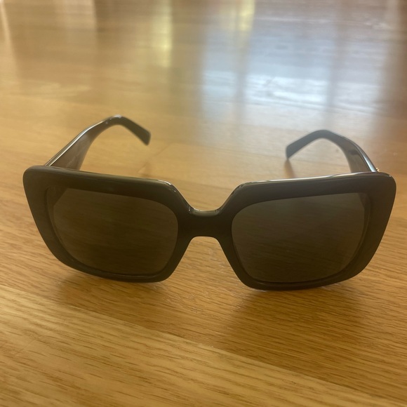 Versace Black Women’s Sunglasses, Model 4384-B - Picture 4 of 7